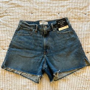 Abercrombie & Fitch 4” Mom Short